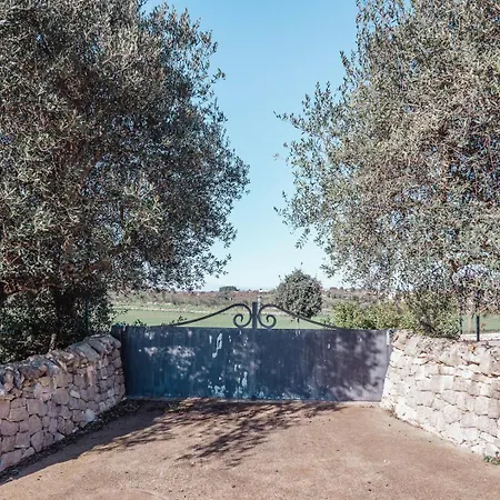 別荘 Trulli Al Viburno 6km Da Alberobello マルティナ・フランカ